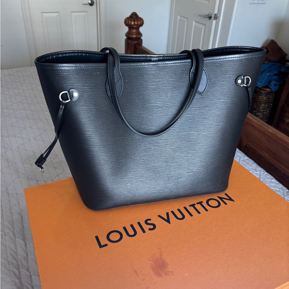 Louis Vuitton Epi never full shoulder bag tote